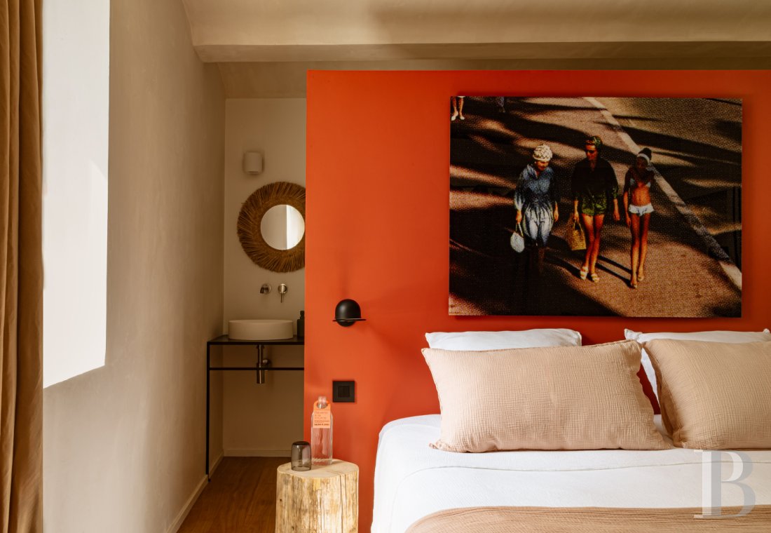 Dans le Gard, en bordure de l’Ardèche, un ancien mas restauré au milieu des oliviers, des vignes et des lavandes - photo  n°9